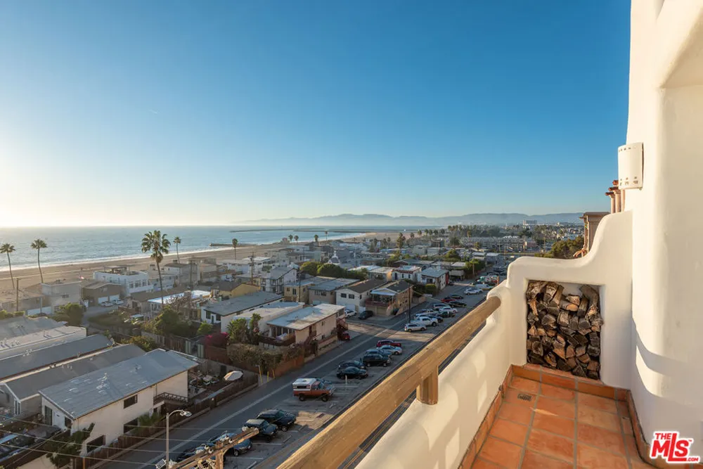 7047 Vista Del Mar Lane Playa del Rey, CA 90293