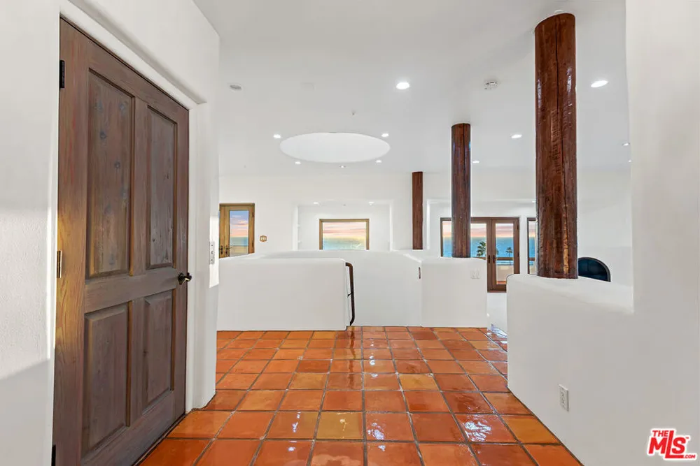 7047 Vista Del Mar Lane Playa del Rey, CA 90293