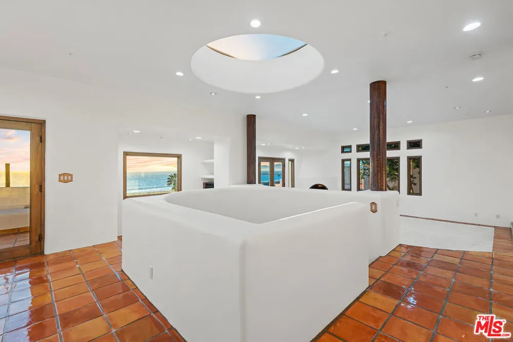 7047 Vista Del Mar Lane Playa del Rey, CA 90293