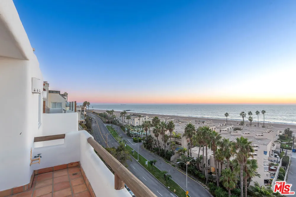 7047 Vista Del Mar Lane Playa del Rey, CA 90293