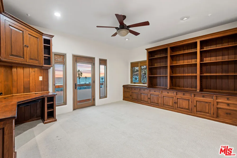 7047 Vista Del Mar Lane Playa del Rey, CA 90293