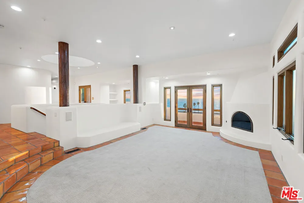 7047 Vista Del Mar Lane Playa del Rey, CA 90293