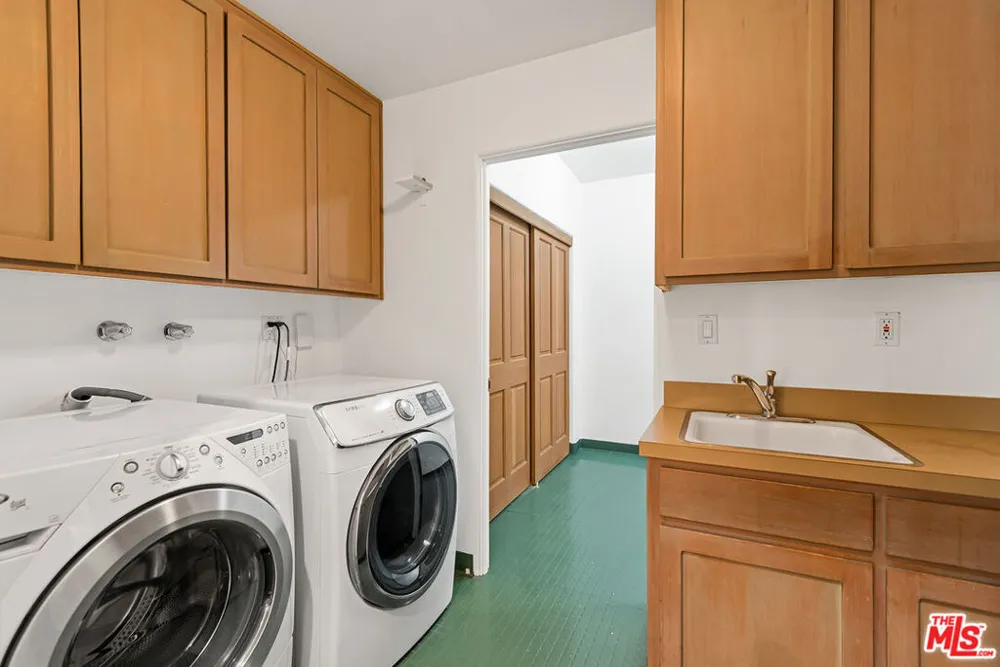 7047 Vista Del Mar Lane Playa del Rey, CA 90293