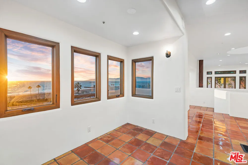 7047 Vista Del Mar Lane Playa del Rey, CA 90293