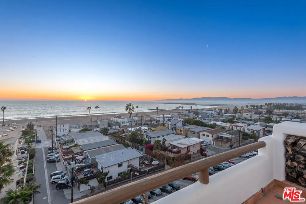 7047 Vista Del Mar Lane Playa del Rey, CA 90293