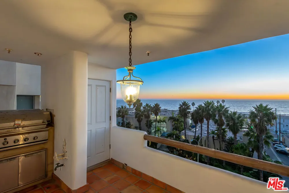 7047 Vista Del Mar Lane Playa del Rey, CA 90293
