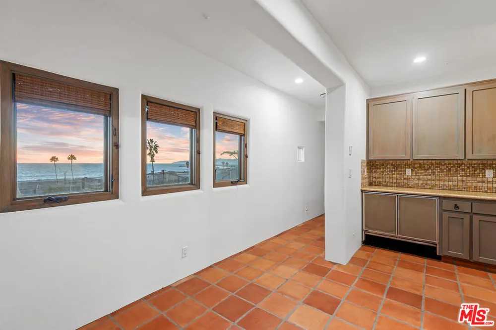 7047 Vista Del Mar Lane Playa del Rey, CA 90293