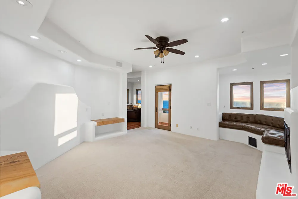 7047 Vista Del Mar Lane Playa del Rey, CA 90293