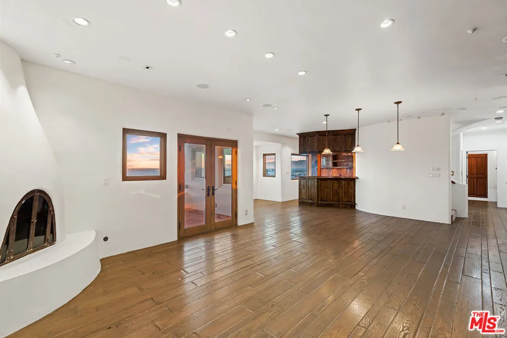 7047 Vista Del Mar Lane Playa del Rey, CA 90293
