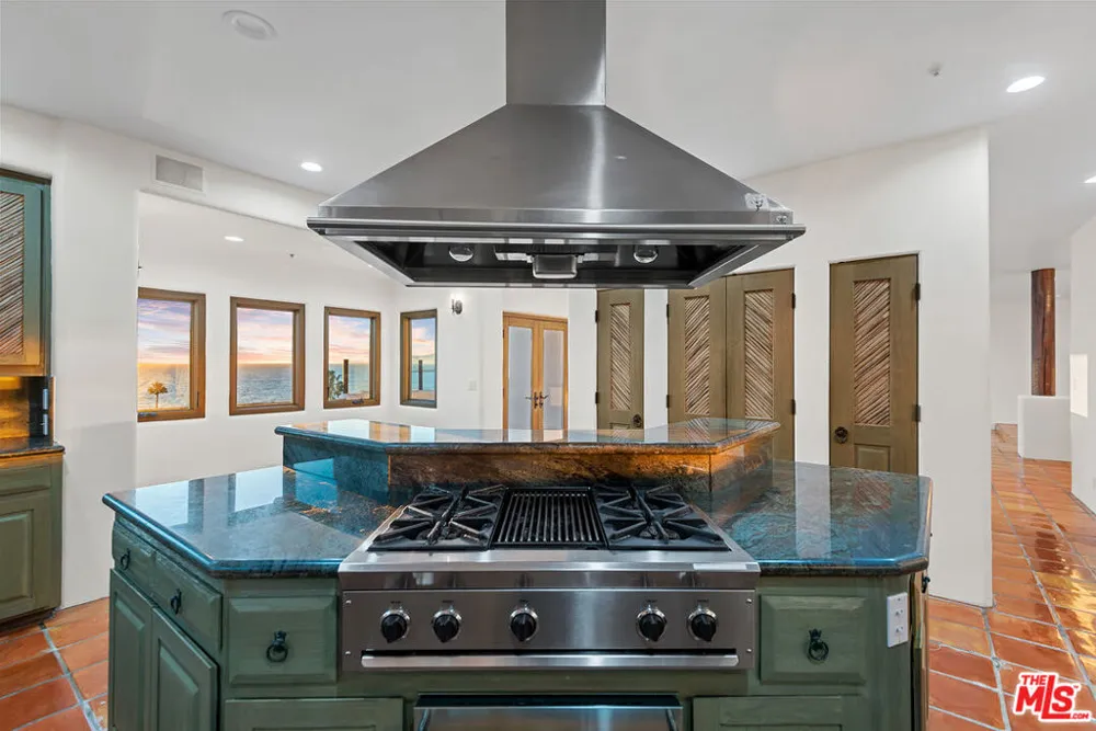 7047 Vista Del Mar Lane Playa del Rey, CA 90293