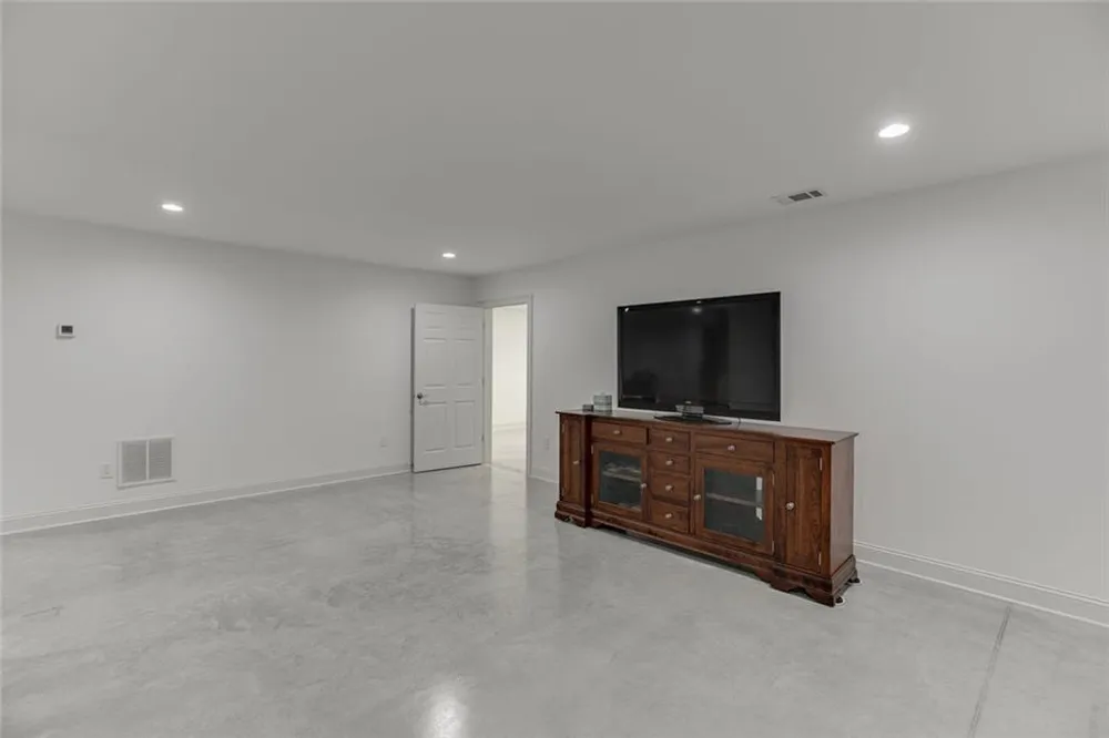 563 Martin Road Talmo, GA 30575