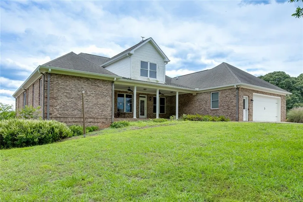 563 Martin Road Talmo, GA 30575