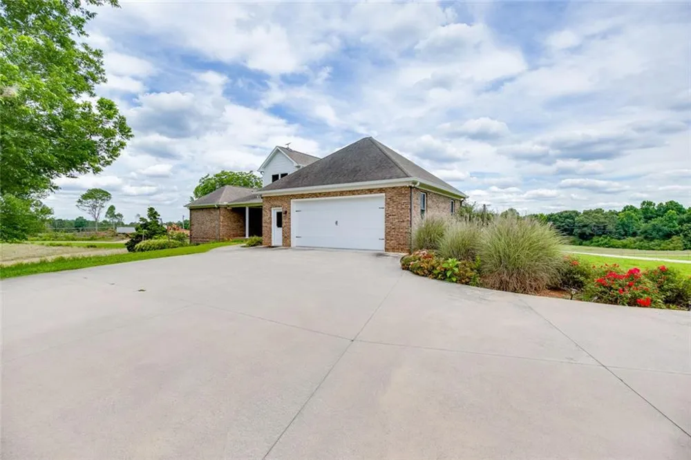 563 Martin Road Talmo, GA 30575