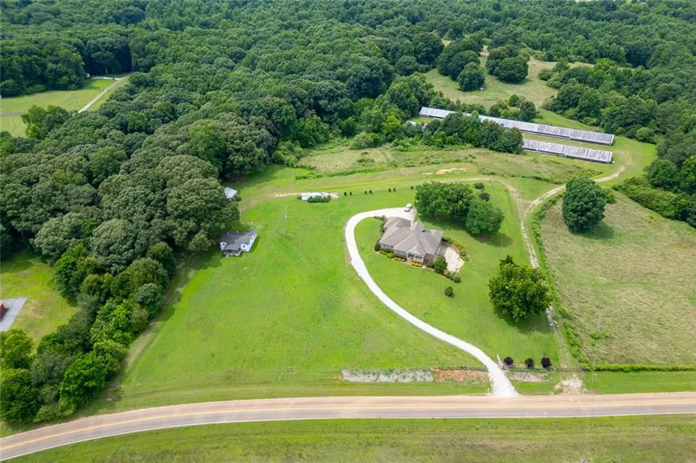 563 Martin Road Talmo, GA 30575