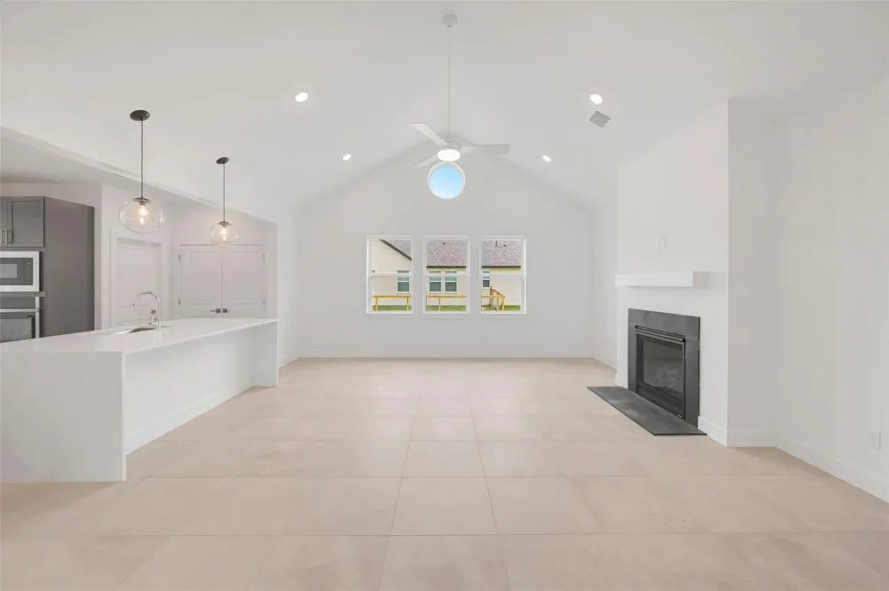 221 Dunovant Drive Sealy, TX 77474