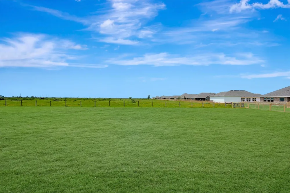 221 Dunovant Drive Sealy, TX 77474