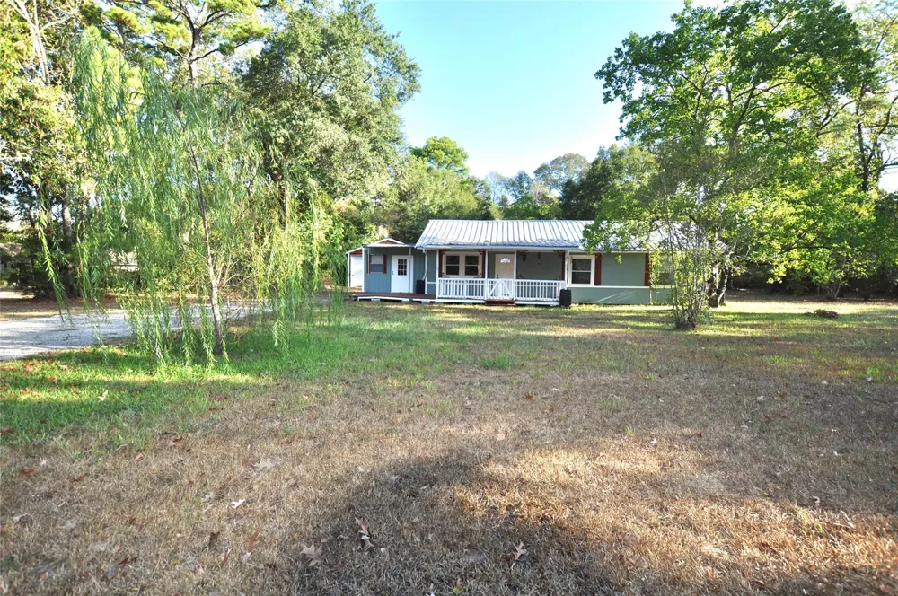 208 Blue Lake Drive Huffman, TX 77336