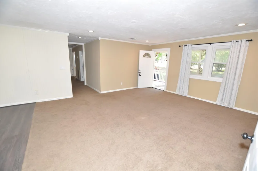 208 Blue Lake Drive Huffman, TX 77336