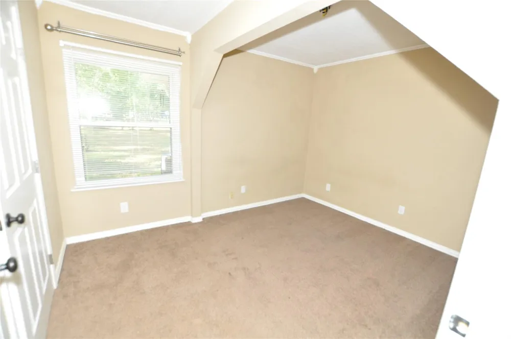 208 Blue Lake Drive Huffman, TX 77336