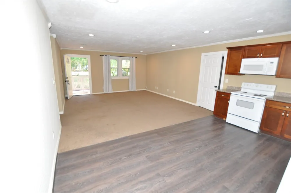 208 Blue Lake Drive Huffman, TX 77336