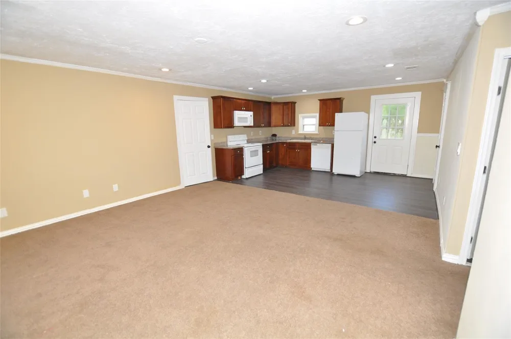 208 Blue Lake Drive Huffman, TX 77336