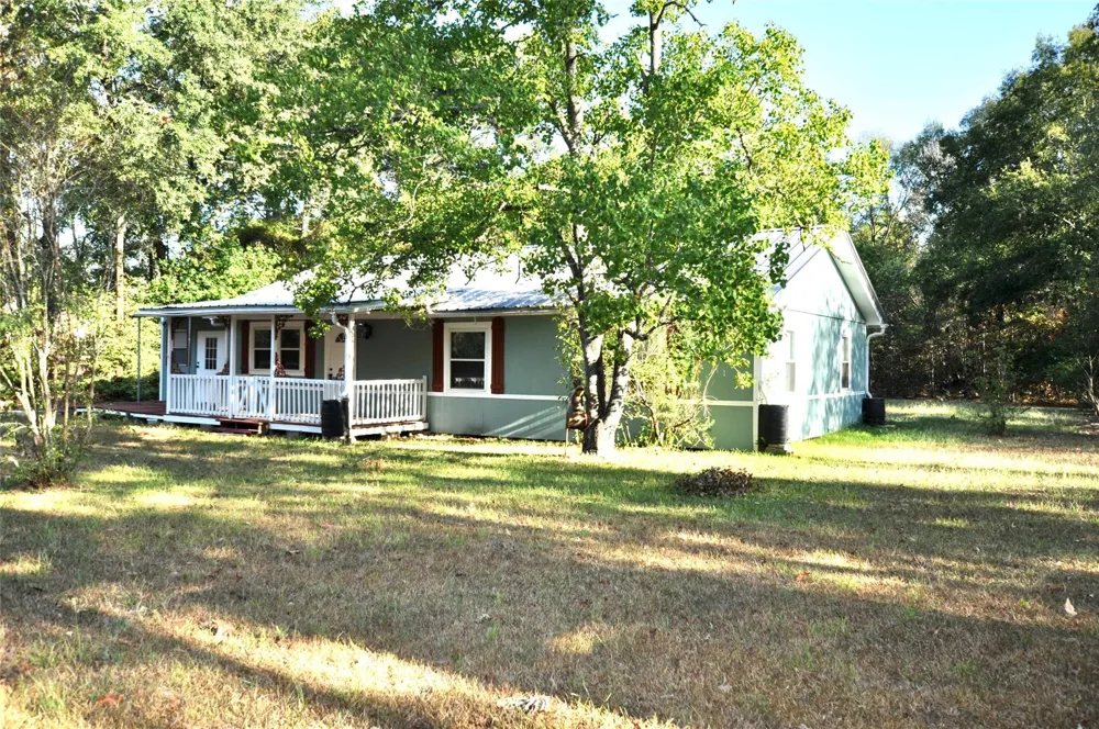 208 Blue Lake Drive Huffman, TX 77336