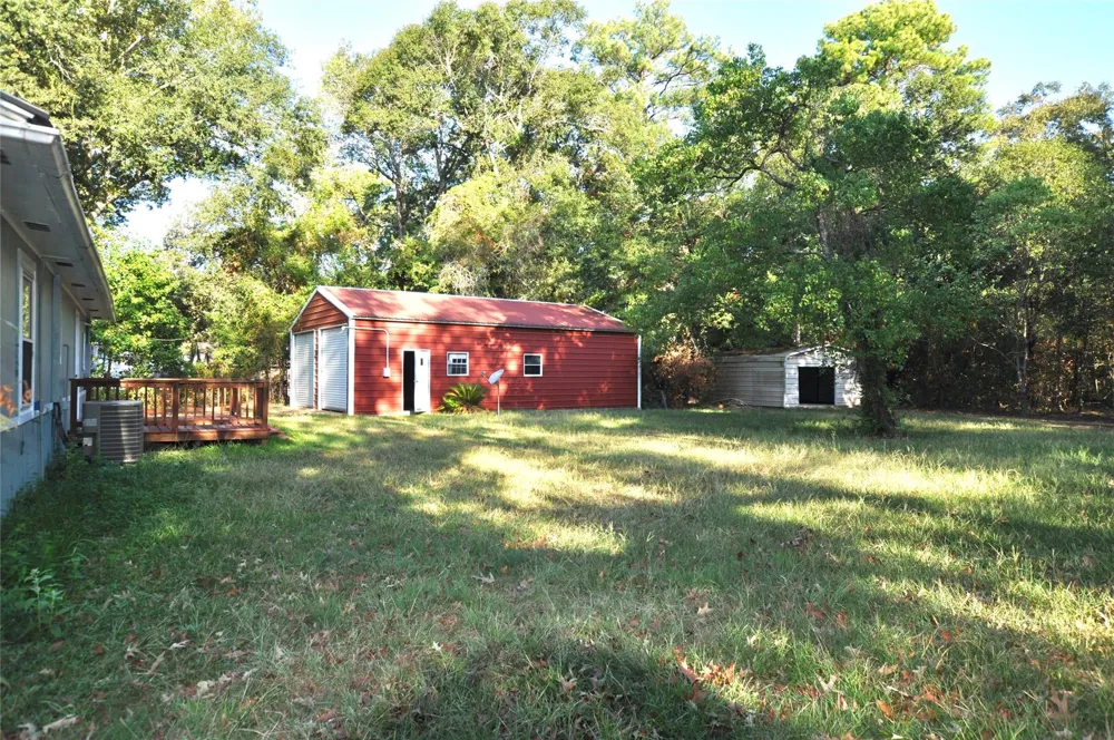 208 Blue Lake Drive Huffman, TX 77336