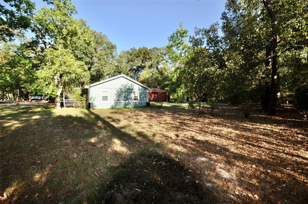 208 Blue Lake Drive Huffman, TX 77336