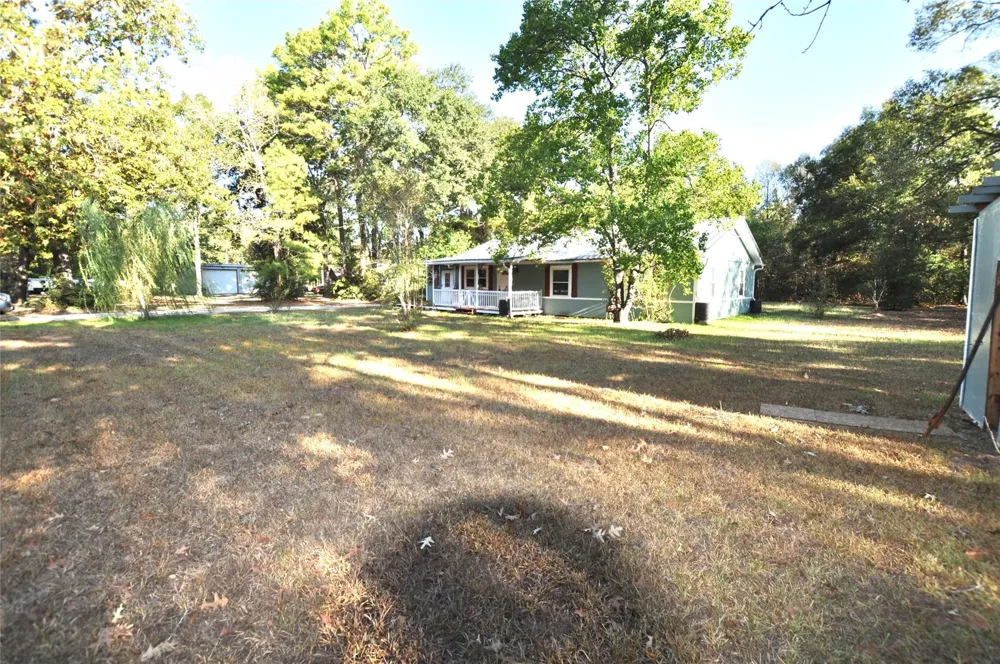 208 Blue Lake Drive Huffman, TX 77336