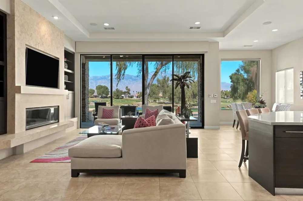 33 ViA Las Flores Rancho Mirage, CA 92270