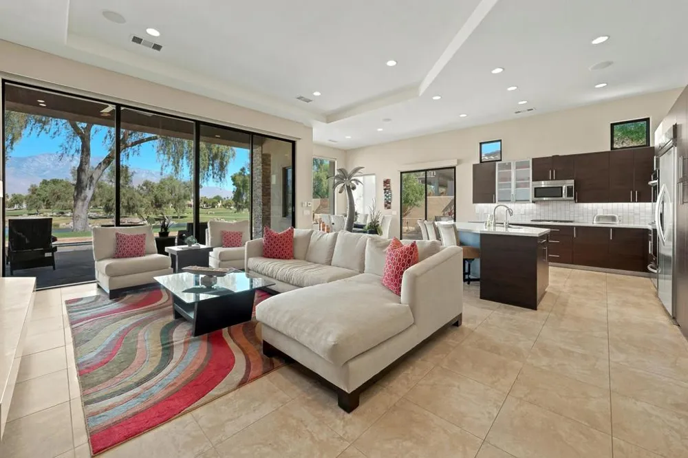 33 ViA Las Flores Rancho Mirage, CA 92270