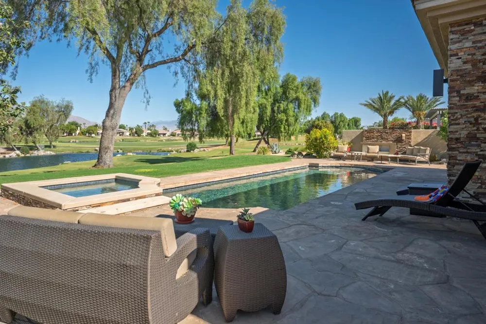 33 ViA Las Flores Rancho Mirage, CA 92270