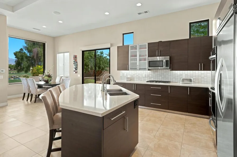 33 ViA Las Flores Rancho Mirage, CA 92270
