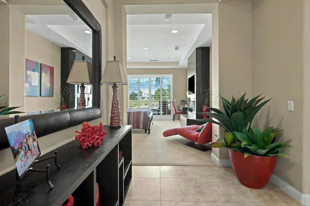33 ViA Las Flores Rancho Mirage, CA 92270