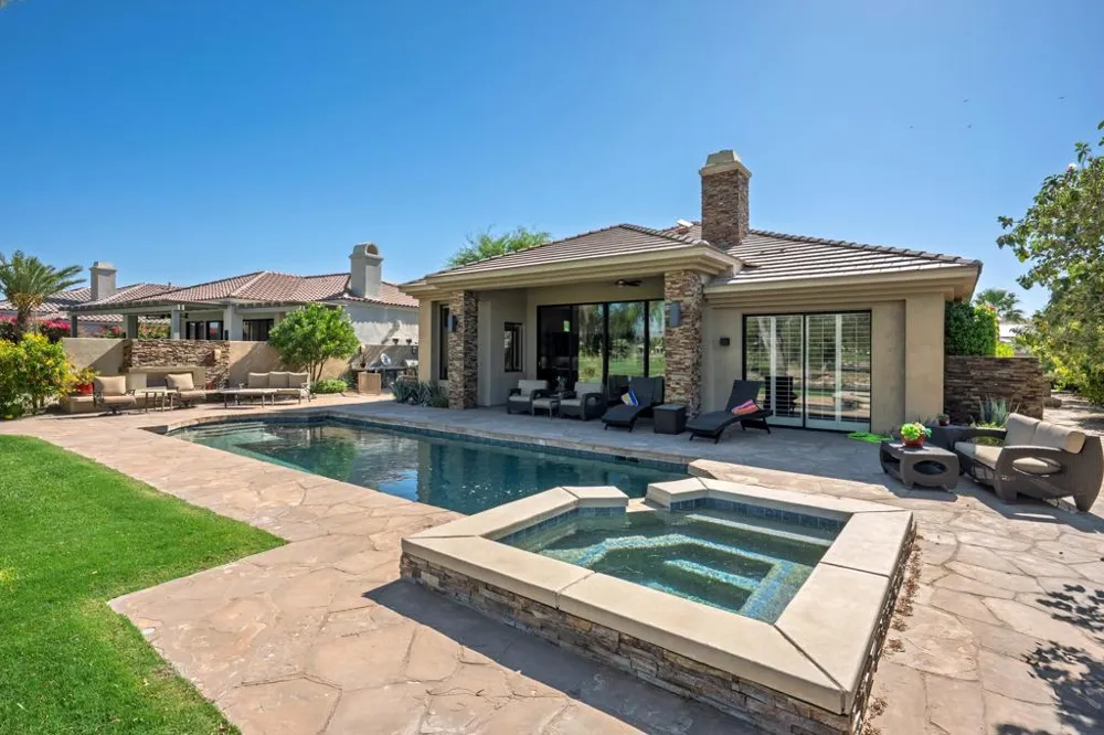 33 ViA Las Flores Rancho Mirage, CA 92270