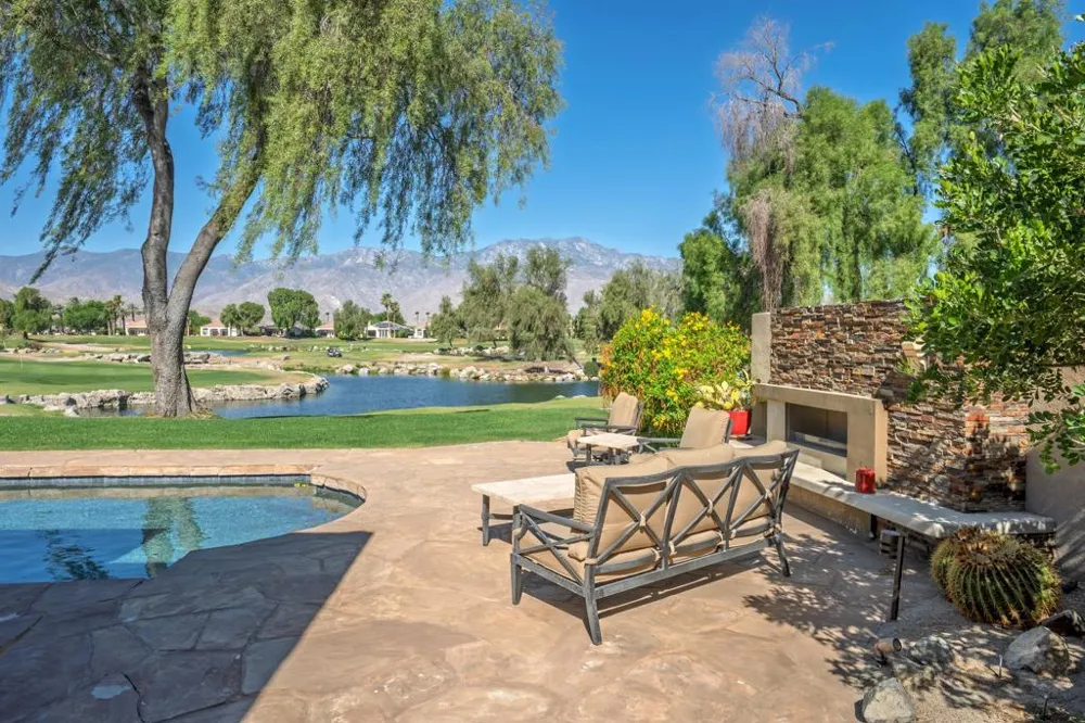 33 ViA Las Flores Rancho Mirage, CA 92270