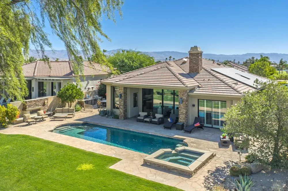 33 ViA Las Flores Rancho Mirage, CA 92270
