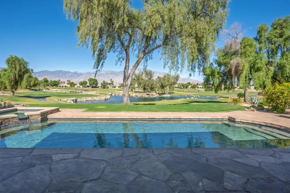 33 ViA Las Flores Rancho Mirage, CA 92270