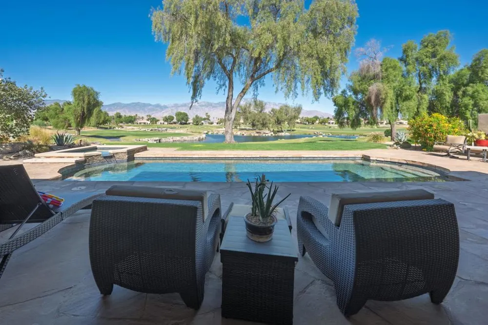33 ViA Las Flores Rancho Mirage, CA 92270