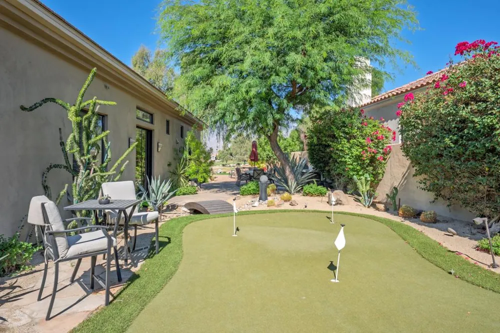 33 ViA Las Flores Rancho Mirage, CA 92270