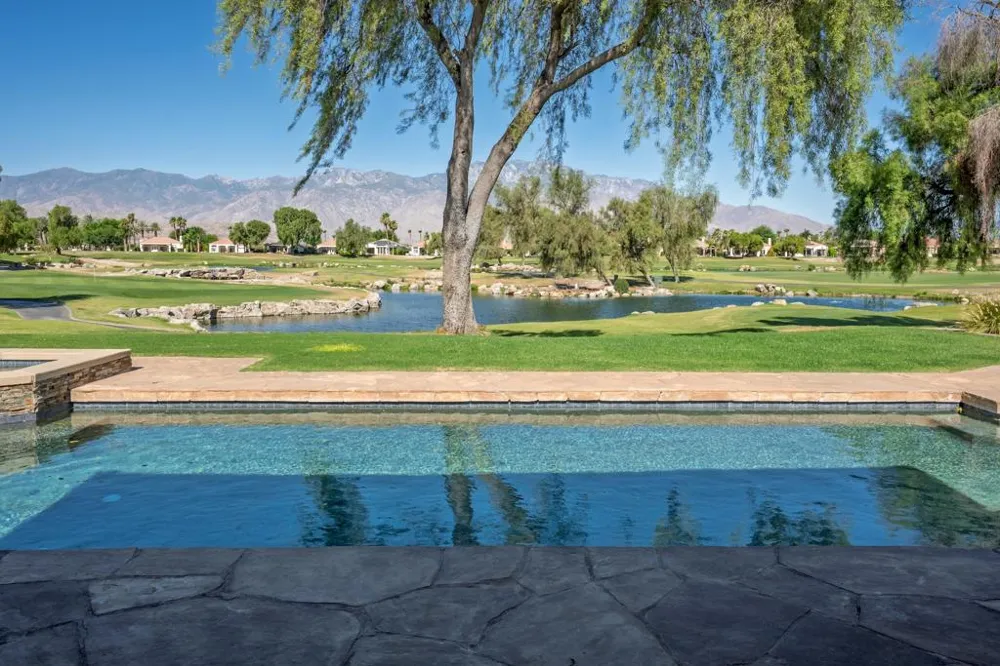 33 ViA Las Flores Rancho Mirage, CA 92270