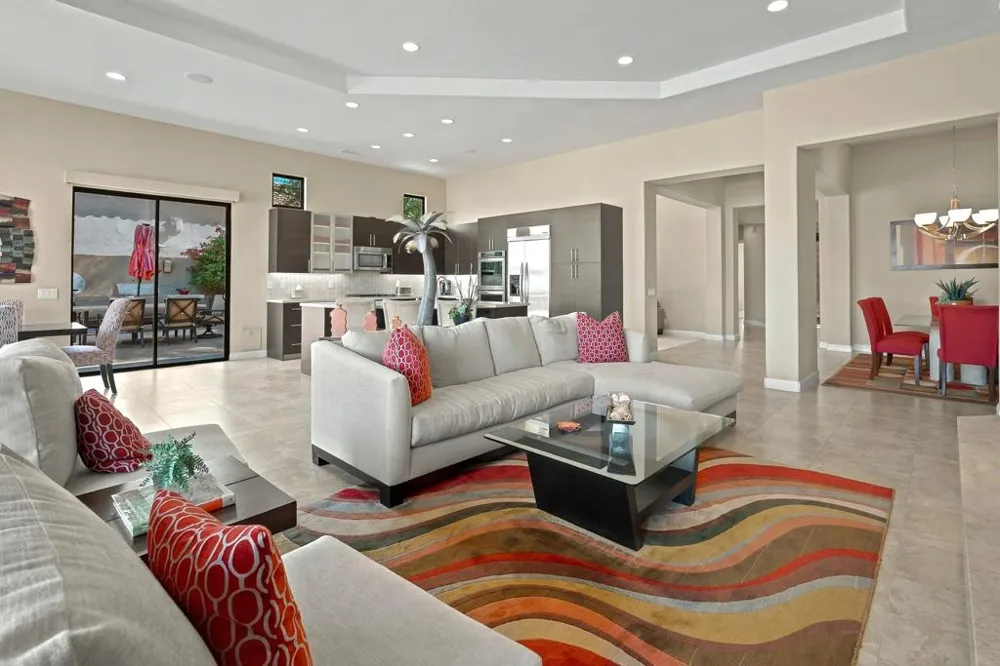 33 ViA Las Flores Rancho Mirage, CA 92270