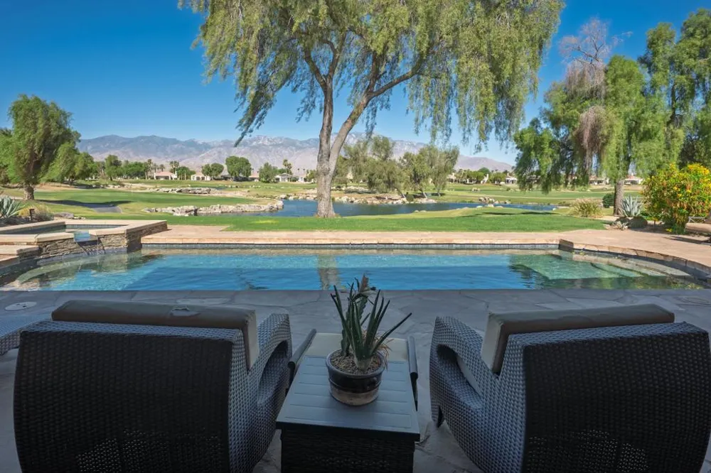 33 ViA Las Flores Rancho Mirage, CA 92270