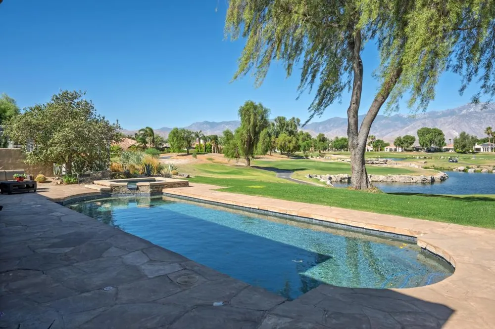 33 ViA Las Flores Rancho Mirage, CA 92270