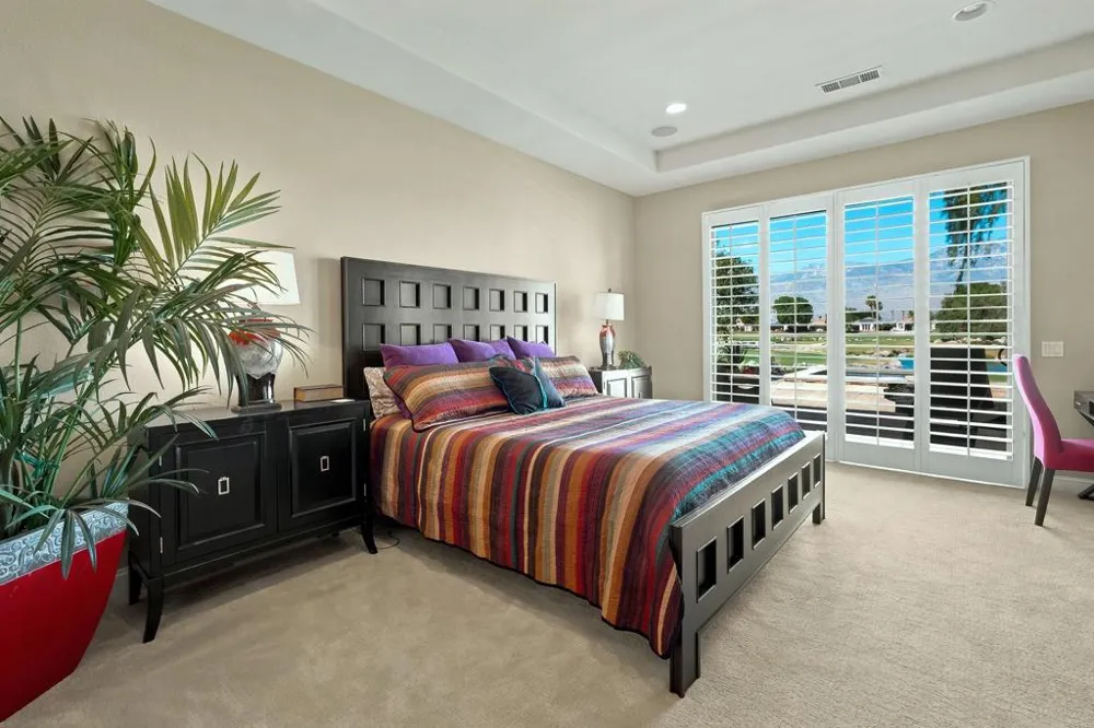 33 ViA Las Flores Rancho Mirage, CA 92270