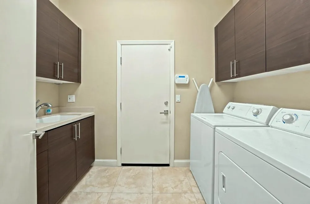 33 ViA Las Flores Rancho Mirage, CA 92270