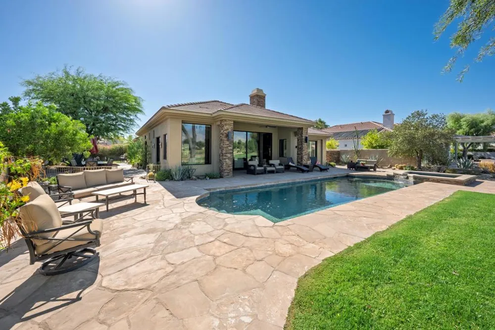 33 ViA Las Flores Rancho Mirage, CA 92270