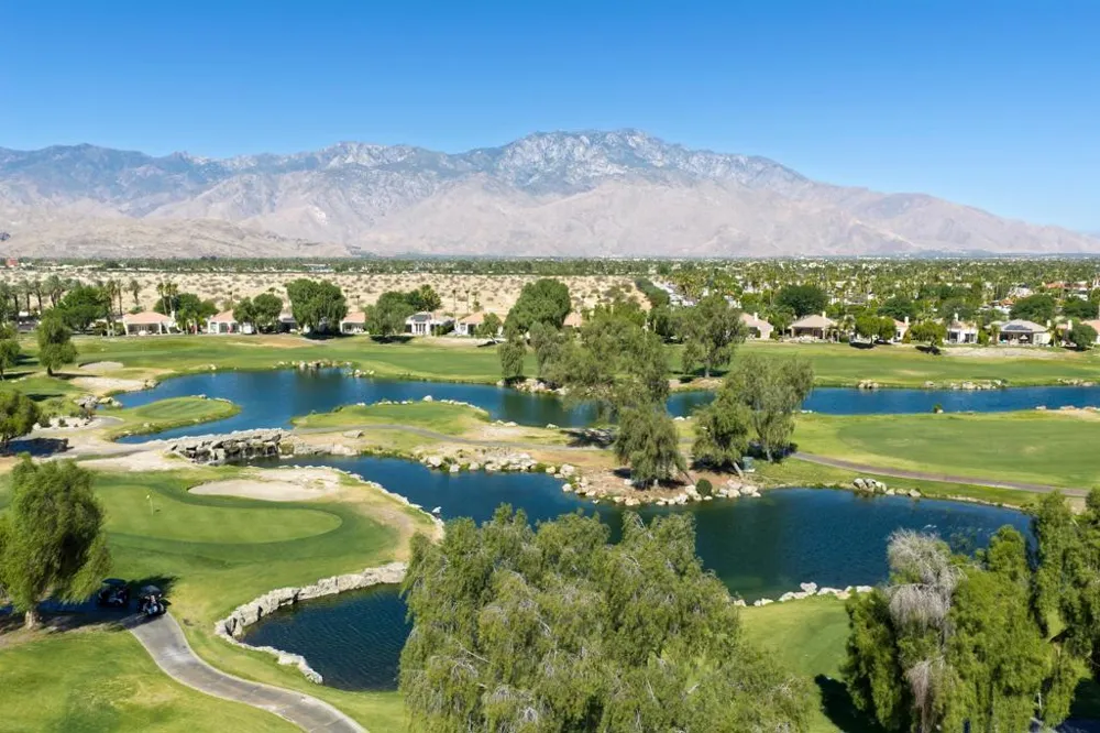 33 ViA Las Flores Rancho Mirage, CA 92270