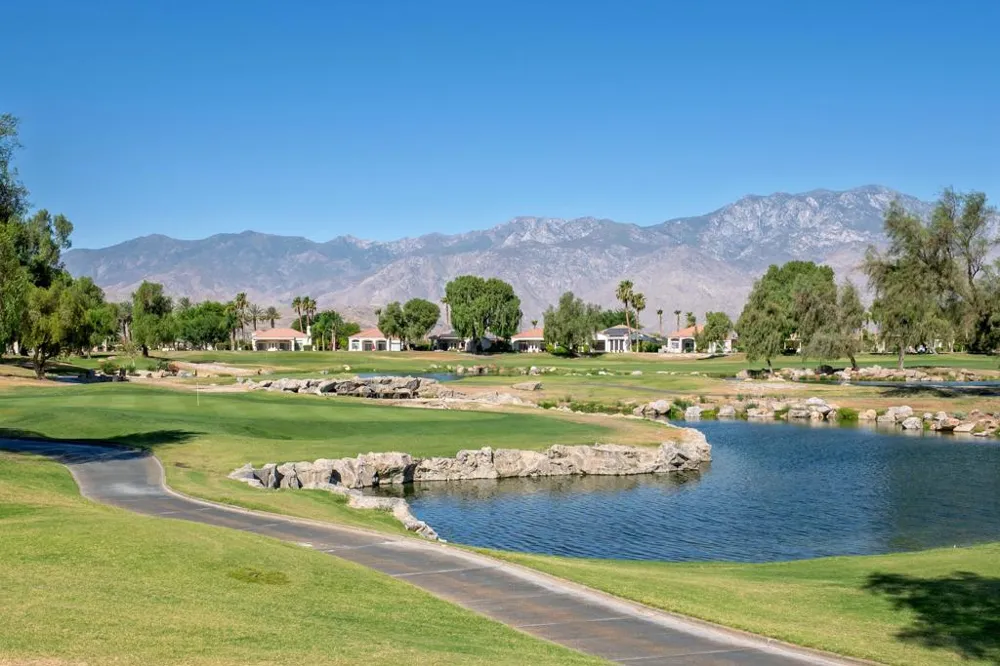 33 ViA Las Flores Rancho Mirage, CA 92270
