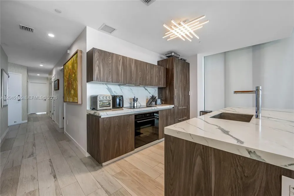 480 NE 31st St #907 Miami, FL 33137
